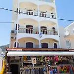 아파트 Renata Mare Beachside 헐소니소스