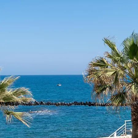 Апартаменти Renata Mare Beachside