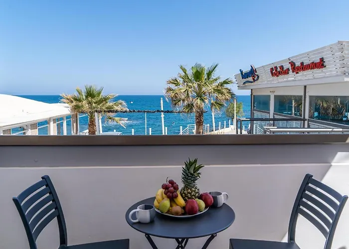 Апартаменти Renata Mare Beachside