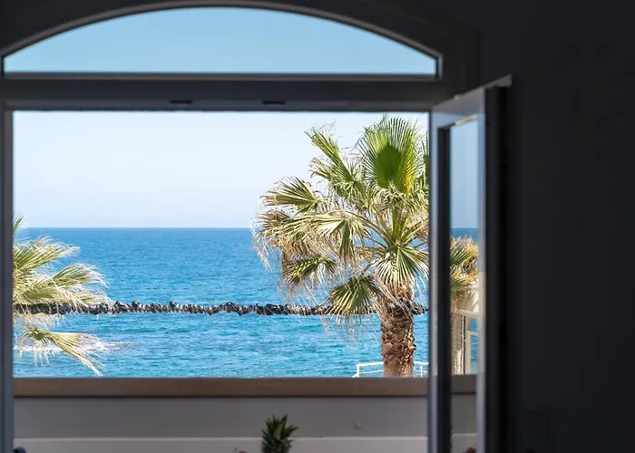 Апартаменти Renata Mare Beachside