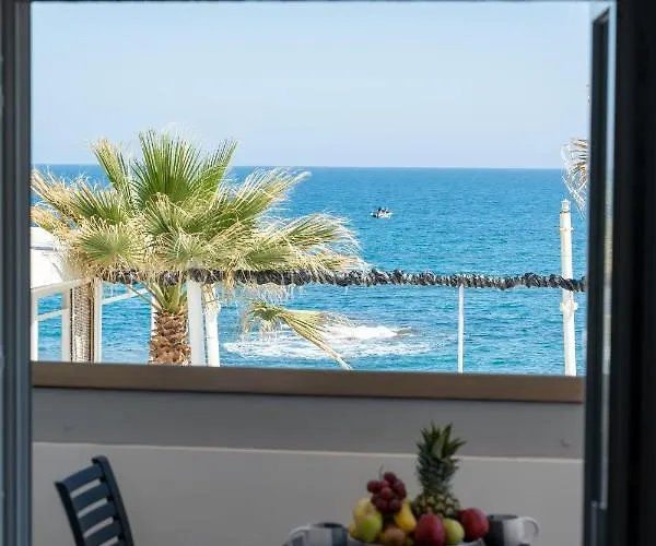 Апартаменти Renata Mare Beachside *